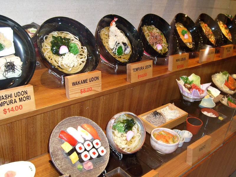 Plats résine vitrine restaurant japonais